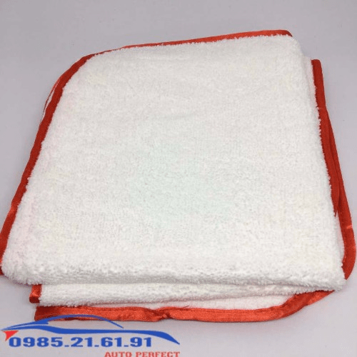 Cách tẩy vết băng dính bằng khăn microfiber