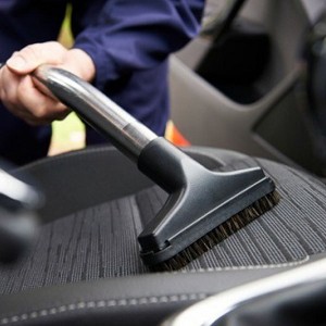 Cách làm sạch ghế da xe hơi đơn giản mà hiệu quả