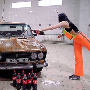 Cách làm sạch kính chắn gió ô tô bằng Cocacola - bạn đã biết chưa?